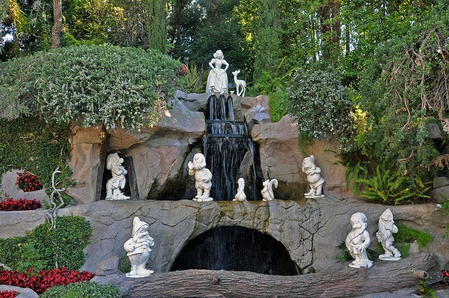 Disney Facts: Snow White's Grotto in Disneyland - Disney Diary