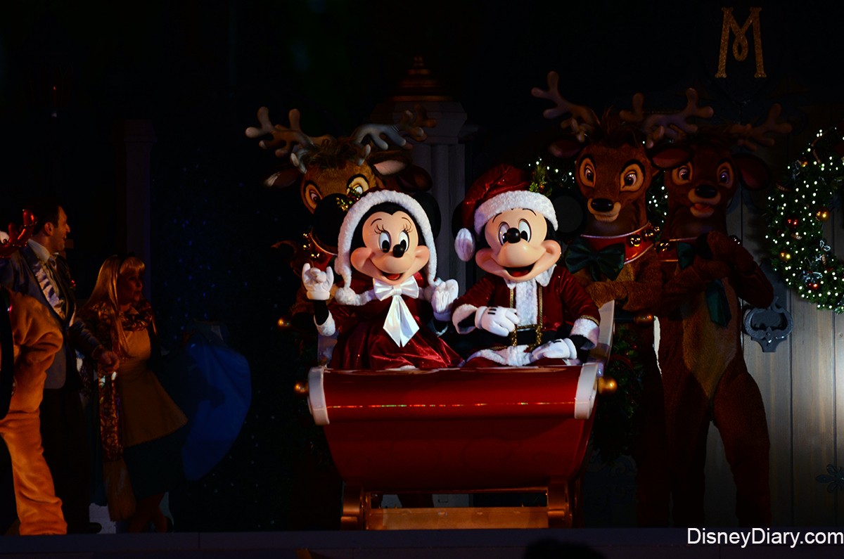 Disney World unveils 'The Ultimate Disney Christmas Package'