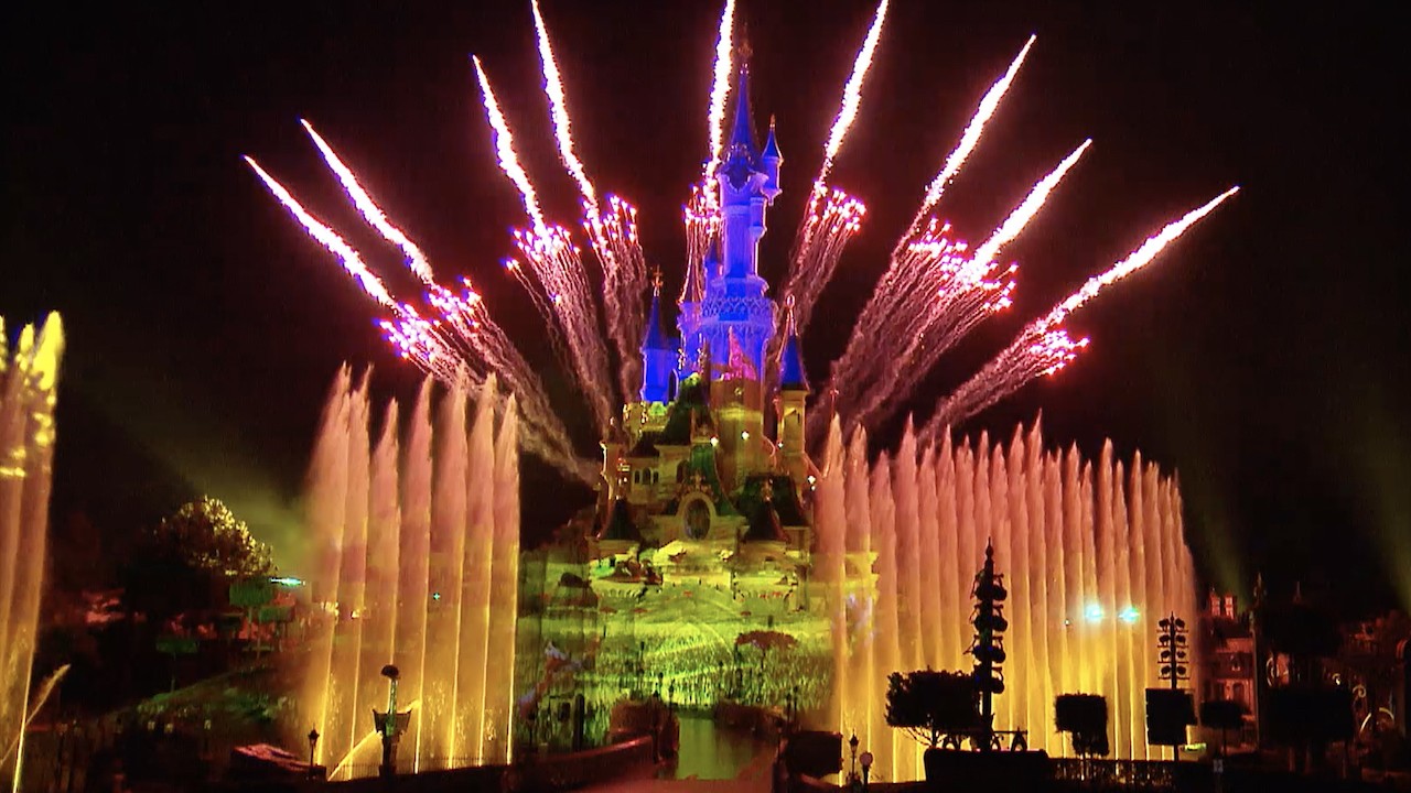 Let's gather and watch Disney Illuminations at Disneyland Paris