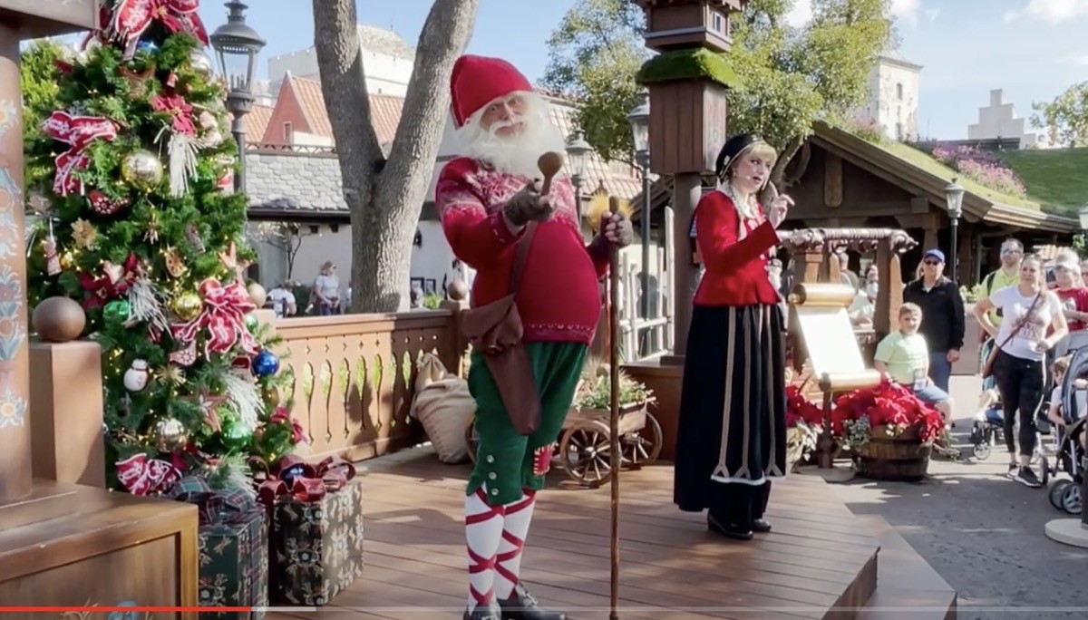 Epcot Christmas Storytellers 2022 Video: Meet The Mischievous Barn Santa At Epcot
