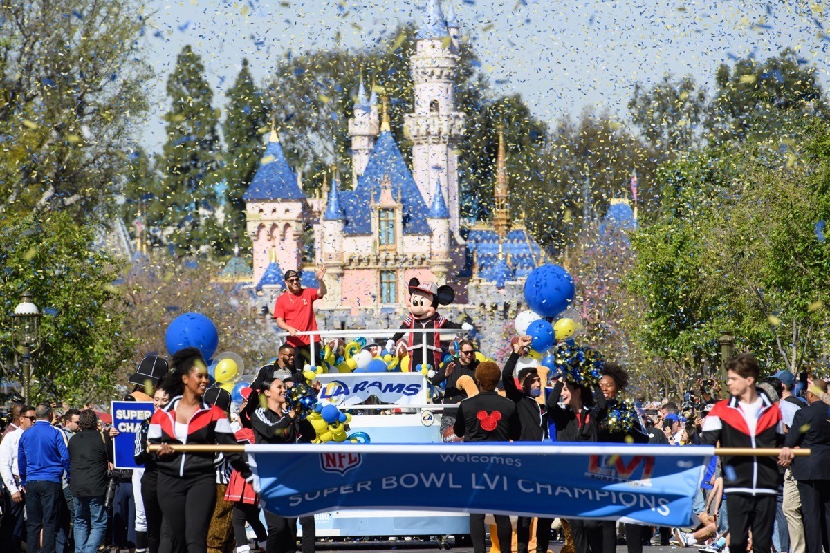 Photos/Video: Super Bowl Champions LA Rams Cavalcade at Disneyland 