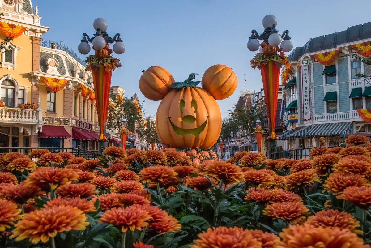 Disney's Happiest Haunts Guided Tour returns to Disneyland for Halloween season