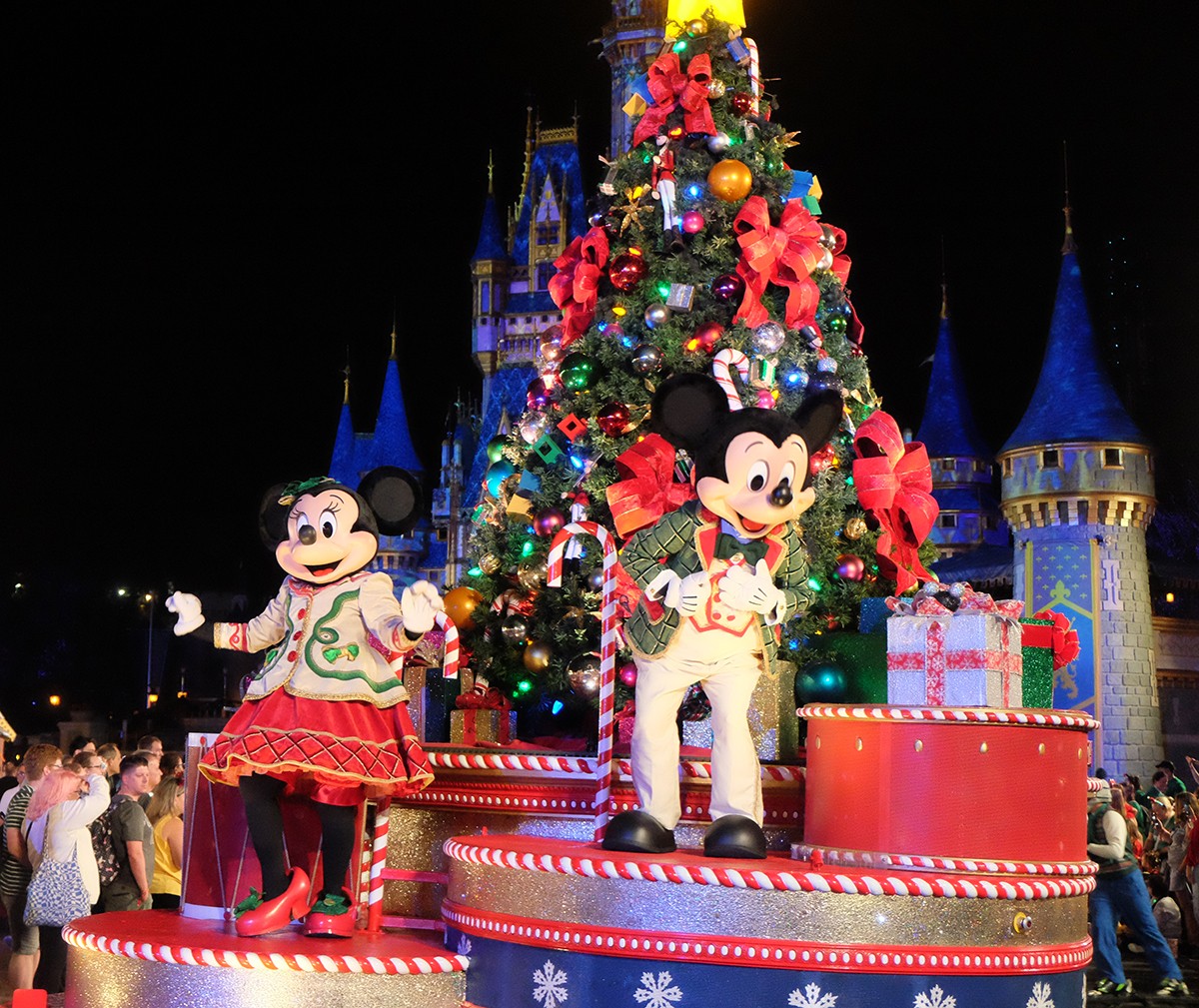 Photos, Video: 2023 Mickey's Once Upon a Christmastime Parade - Disney ...