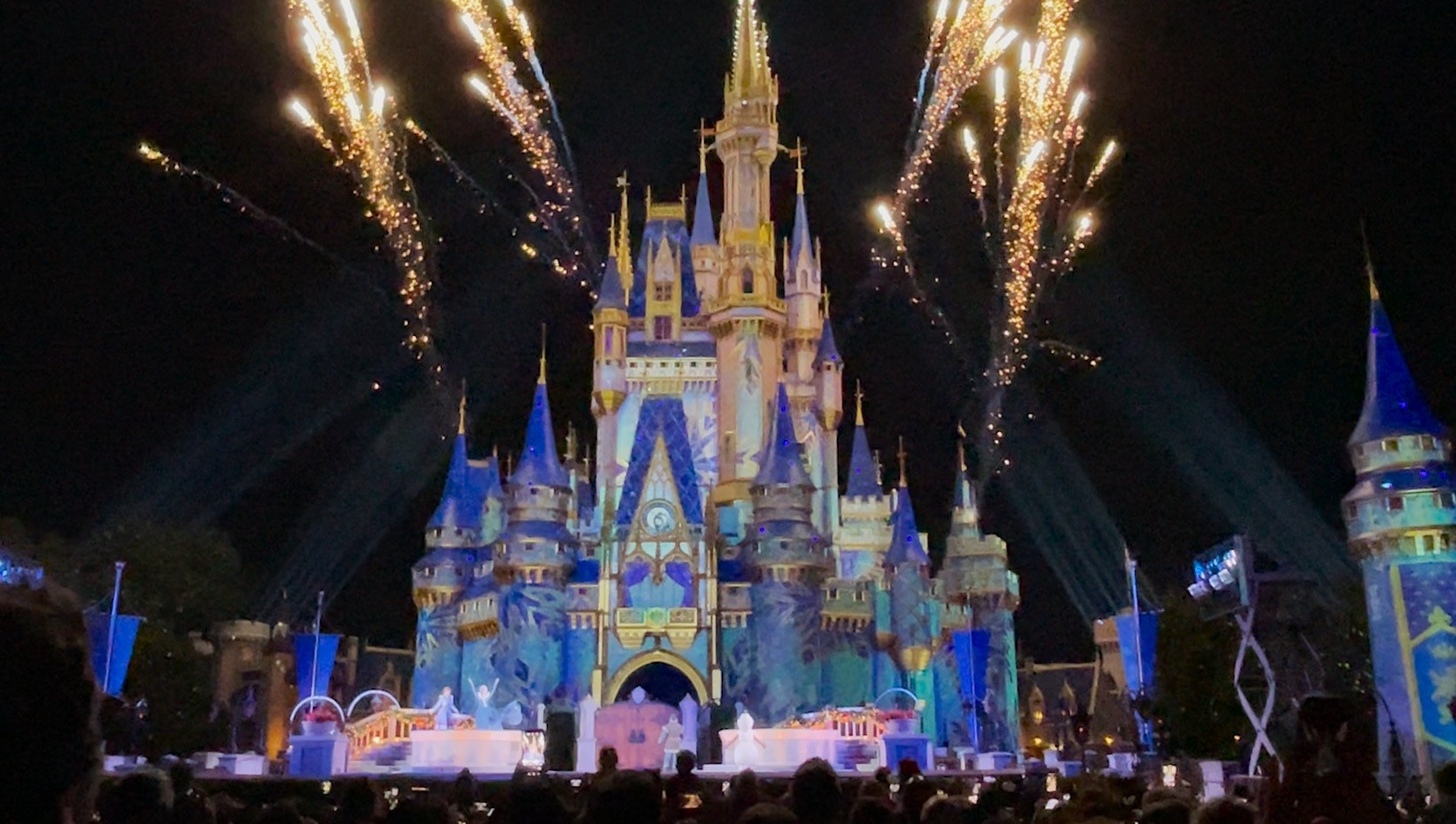 Video: Frozen Holiday Surprise debuts at Magic Kingdom - Disney Diary